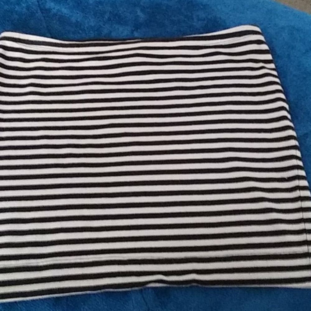 H & M mini skirt